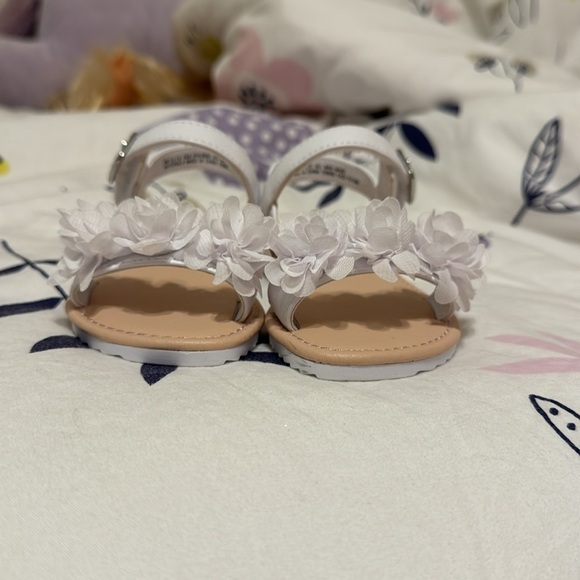 Toddler kids sandals only worn for pictures! - Picture 2 of 3